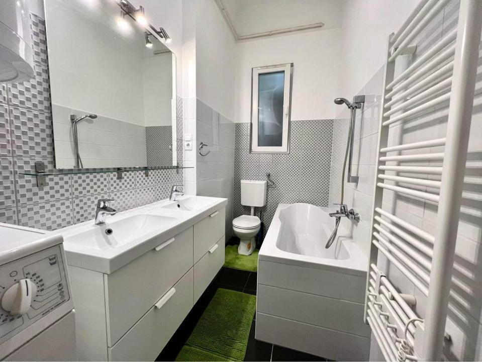 Roland Apartment Downtown - Pope Subway Budapest Exteriör bild